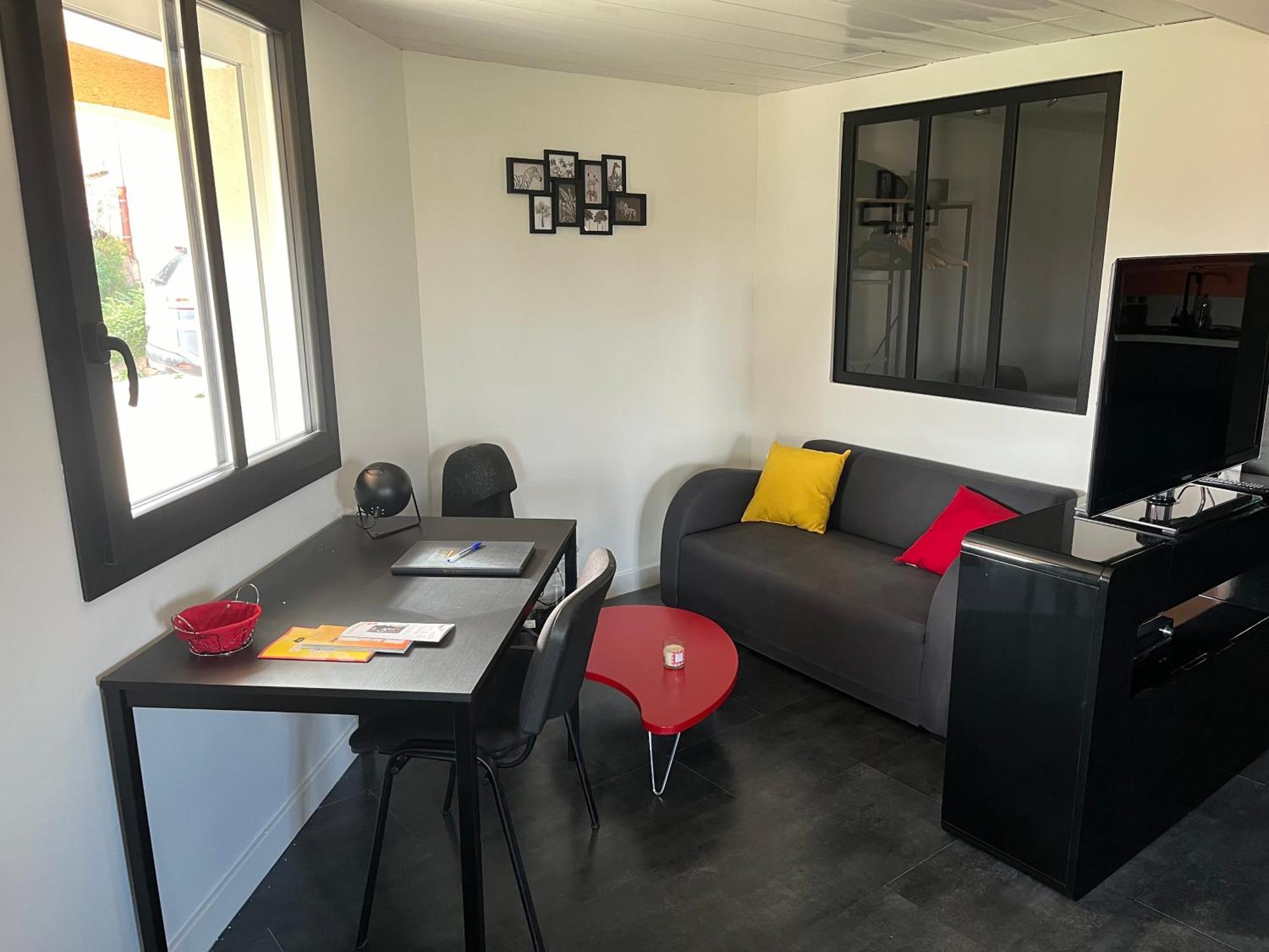 Comme Dans Un Ecrin - T2 De 50 M² Avec Jardin, Terrasse Et Piscine Apartment Vernaison Екстериор снимка
